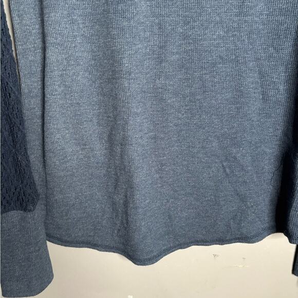 Lucky Brand Navy Blue Ribbed Long Crochet Sleeve Top Size Medium - Picture 3 of 7
